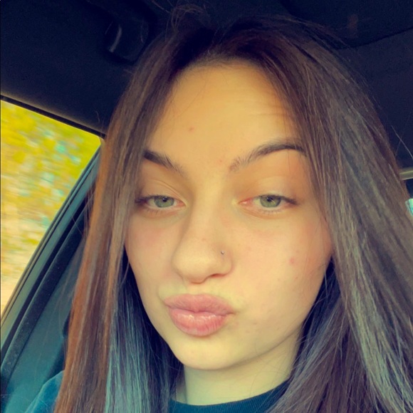 Meet your Posher, Gillian - Picture 1 of 1